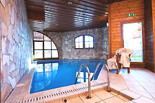 Schwimmbad im Altitude